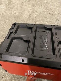 Milwaukee 2357-20 M18 Packout Light/Charger