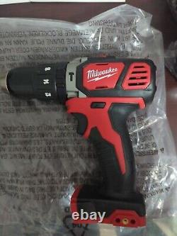 Milwaukee Hammer Drill/Driver, 4-1/2 Angle Grinder, 2x M18 XC 3.0 and Charger