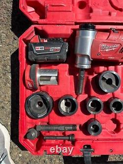 Milwaukee force logic 2677-20 6 ton Knock out set 1 charger + battery