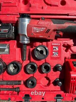 Milwaukee force logic 2677-20 6 ton Knock out set 1 charger + battery