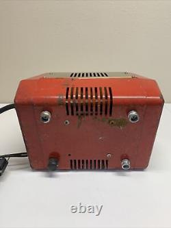 Chargeur de batterie utilitaire Vintage Marquette 31-111 Rouge Or Fabriqué aux États-Unis