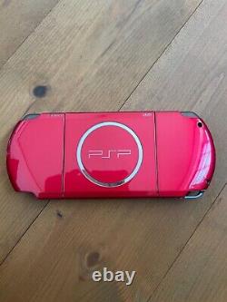 Console Sony PSP-3000 de couleur au choix avec chargeur + nouvelle batterie + 3 jeux aléatoires