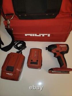 Grand lot d'outils ? Chargeur Hilti, batterie et grand sac à outils Hilti utilisé