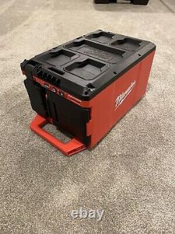 Milwaukee 2357-20 M18 Packout Lumière/Chargeur