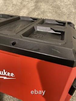 Milwaukee 2357-20 M18 Packout Lumière/Chargeur