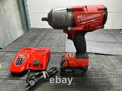 Milwaukee 2767-20 M18 1/2 Clé à chocs haute couple avec batterie 5ah + chargeur