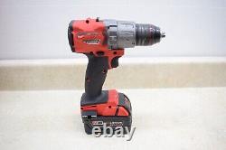 Milwaukee 2804-22 M18 FUEL Perceuse à percussion sans balais 1/2 po avec ensemble de batteries 2 (5AH)