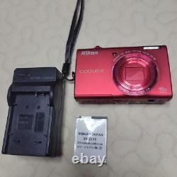 Nikon COOLPIX S6200 Appareil photo numérique 16.0MP Rouge avec chargeur de batterie et sangle