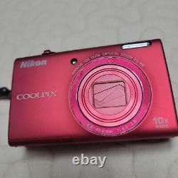 Nikon COOLPIX S6200 Appareil photo numérique 16.0MP Rouge avec chargeur de batterie et sangle