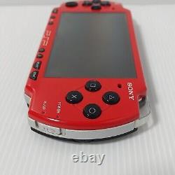 SONY PSP 2000 Console Limited Edition Guillen's Ambition avec chargeur de batterie et carte mémoire